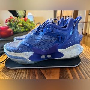 Men’s Version 2.0 Nike Adapt BB. Complete with charging pad and cord.